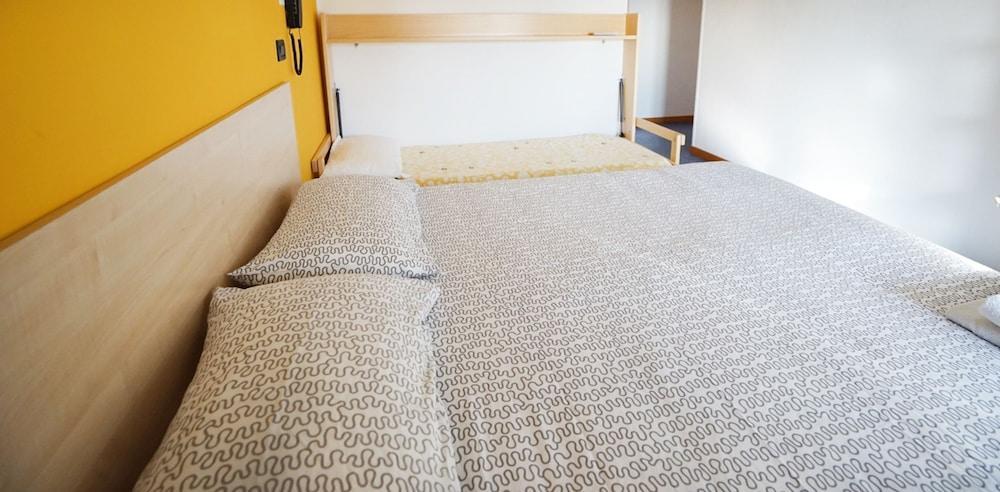 Hotel Morfeo - Young People Hotels (Adults Only) Rimini Eksteriør billede