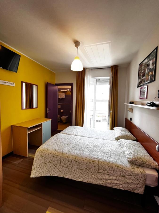 Hotel Morfeo - Young People Hotels (Adults Only) Rimini Eksteriør billede